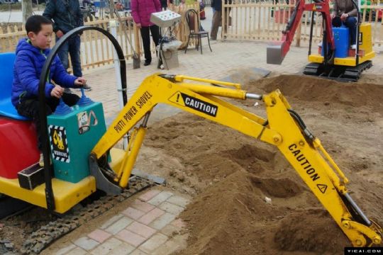 點(diǎn)擊查看詳細(xì)信息<br>標(biāo)題：WCS-360型兒童挖掘機(jī) 閱讀次數(shù)：2300