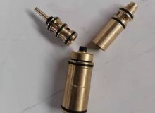 點(diǎn)擊查看詳細(xì)信息<br>標(biāo)題：氣動錨桿鉆機(jī)上面氣馬達(dá)閥組 閱讀次數(shù)：1742